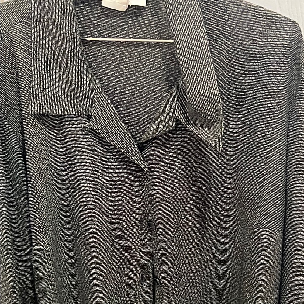 Patterned Button Down Blouse - Picture 6 of 7